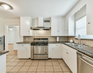 3023 Fairhope Street - Photo Thumbnail 9