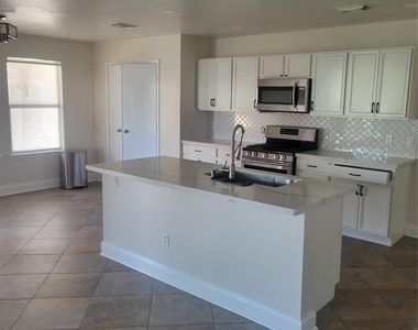 3903 Brook Garden Lane - Photo Thumbnail 6