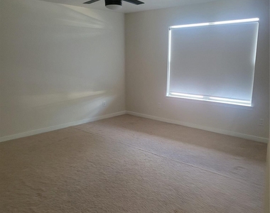 3903 Brook Garden Lane - Photo Thumbnail 10