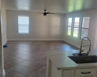 3903 Brook Garden Lane - Photo Thumbnail 4
