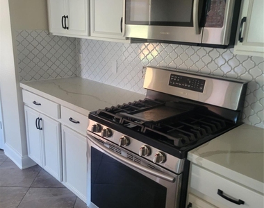 3903 Brook Garden Lane - Photo Thumbnail 7