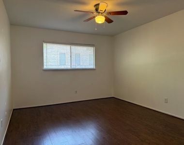 12925 Trail Hollow Drive - Photo Thumbnail 18