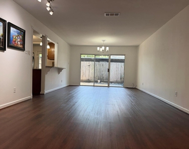 12925 Trail Hollow Drive - Photo Thumbnail 8