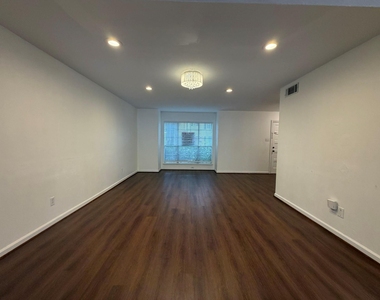12925 Trail Hollow Drive - Photo Thumbnail 4