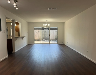 12925 Trail Hollow Drive - Photo Thumbnail 5