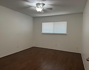 12925 Trail Hollow Drive - Photo Thumbnail 19