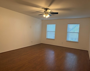 12925 Trail Hollow Drive - Photo Thumbnail 14