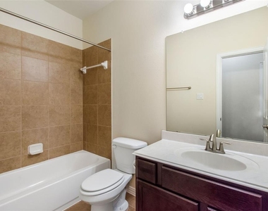 3103 Rose Trace Drive - Photo Thumbnail 9