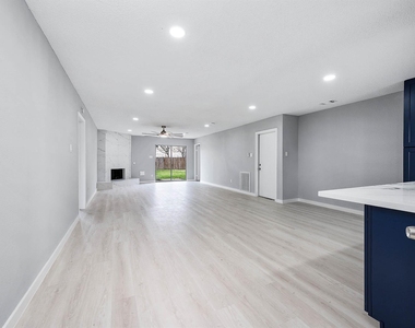 3610 Brier Gardens Drive - Photo Thumbnail 2