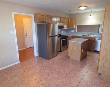 414 Texas Street - Photo Thumbnail 6