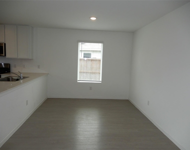21102 Trivento Drive - Photo Thumbnail 5