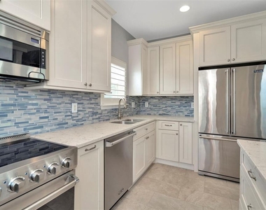 3213 Marcellus Circle - Photo Thumbnail 10