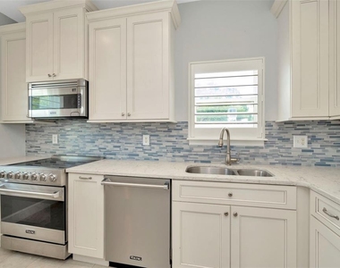 3213 Marcellus Circle - Photo Thumbnail 11