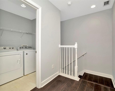3213 Marcellus Circle - Photo Thumbnail 15