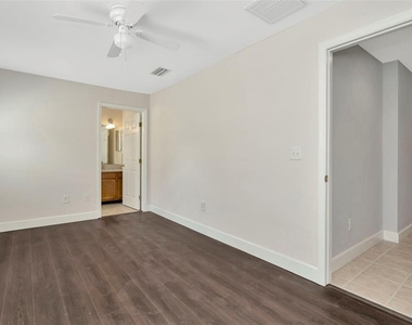 3213 Marcellus Circle - Photo Thumbnail 25
