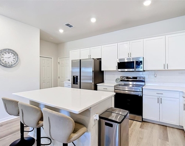 371 Crossings Avenue - Photo Thumbnail 13