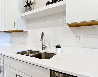 371 Crossings Avenue - Photo Thumbnail 10