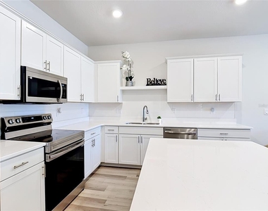 371 Crossings Avenue - Photo Thumbnail 8