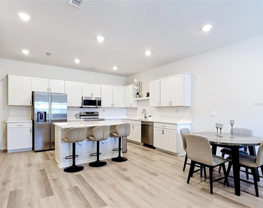 371 Crossings Avenue - Photo Thumbnail 12
