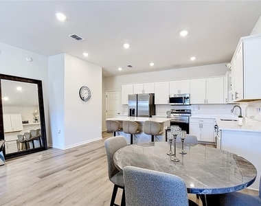 371 Crossings Avenue - Photo Thumbnail 11