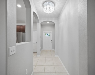 724 Royal Empress Drive - Photo Thumbnail 5