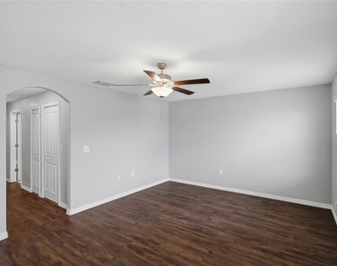 724 Royal Empress Drive - Photo Thumbnail 14