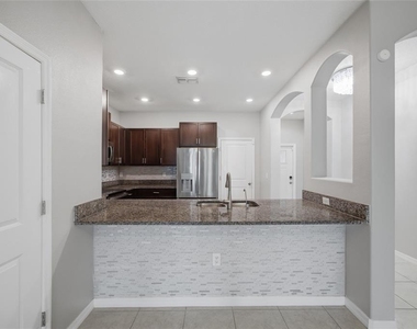 724 Royal Empress Drive - Photo Thumbnail 10