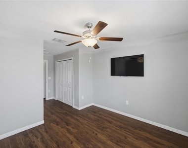 724 Royal Empress Drive - Photo Thumbnail 24