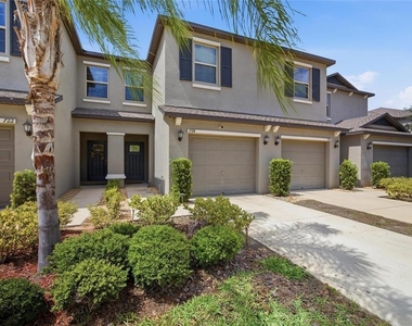 724 Royal Empress Drive - Photo Thumbnail 2