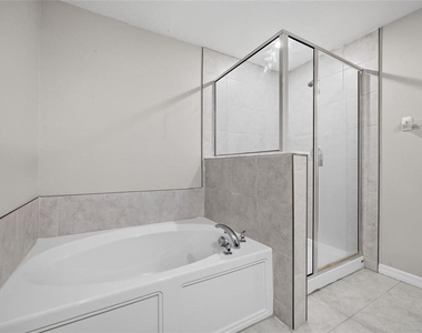 724 Royal Empress Drive - Photo Thumbnail 20