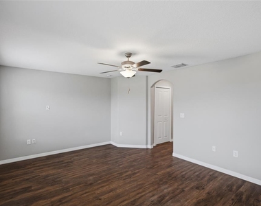 724 Royal Empress Drive - Photo Thumbnail 13