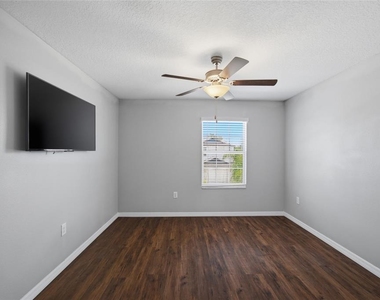 724 Royal Empress Drive - Photo Thumbnail 23