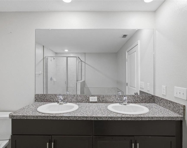 724 Royal Empress Drive - Photo Thumbnail 19