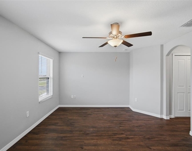 724 Royal Empress Drive - Photo Thumbnail 15
