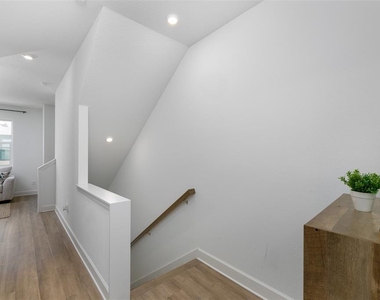 317 15th Street N - Photo Thumbnail 11