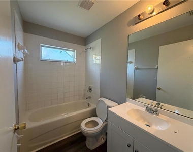 11701 Brenford Crest Drive - Photo Thumbnail 7