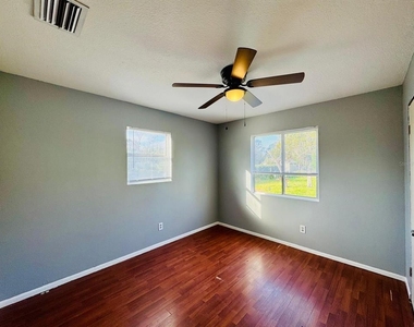 12909 Litewood Drive - Photo Thumbnail 4