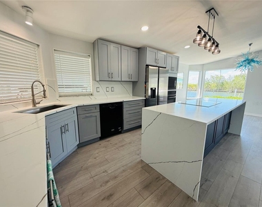 4851 W Gandy Boulevard - Photo Thumbnail 15