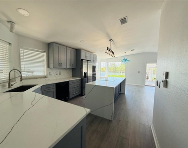 4851 W Gandy Boulevard - Photo Thumbnail 3