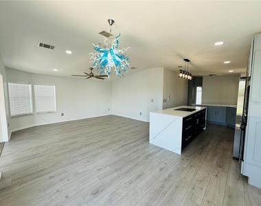 4851 W Gandy Boulevard - Photo Thumbnail 9