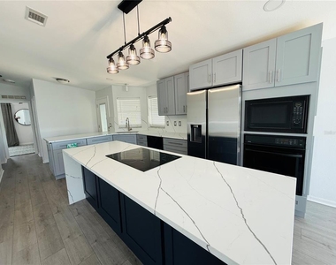 4851 W Gandy Boulevard - Photo Thumbnail 5