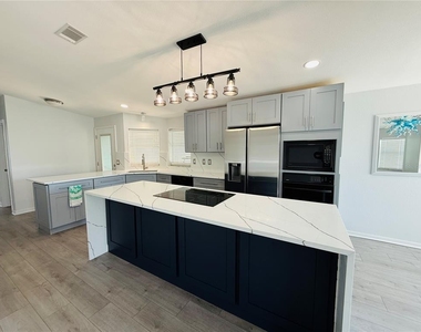 4851 W Gandy Boulevard - Photo Thumbnail 6