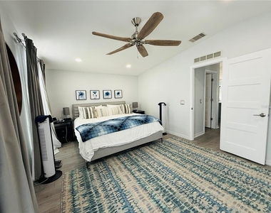 4851 W Gandy Boulevard - Photo Thumbnail 16