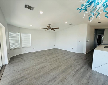 4851 W Gandy Boulevard - Photo Thumbnail 8
