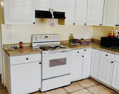 1011 57th Avenue Terrace E - Photo Thumbnail 4