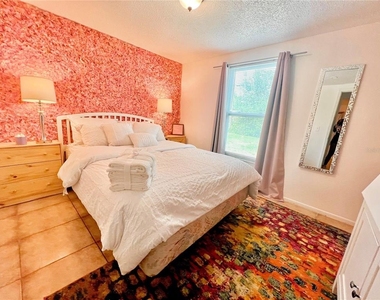 1011 57th Avenue Terrace E - Photo Thumbnail 2
