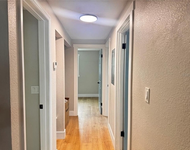 3205 E Shadowlawn Avenue - Photo Thumbnail 15