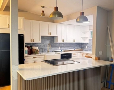 3205 E Shadowlawn Avenue - Photo Thumbnail 6