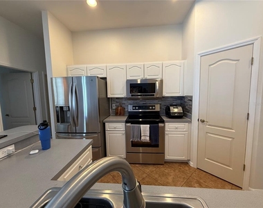 4109 Amber Ridge Lane - Photo Thumbnail 6