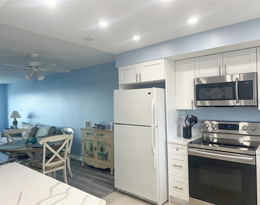 4725 Cove Circle - Photo Thumbnail 3
